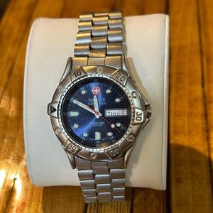 WENGER Men’s Swiss SAK Design Day/Date Field Quartz Watch 096 0655